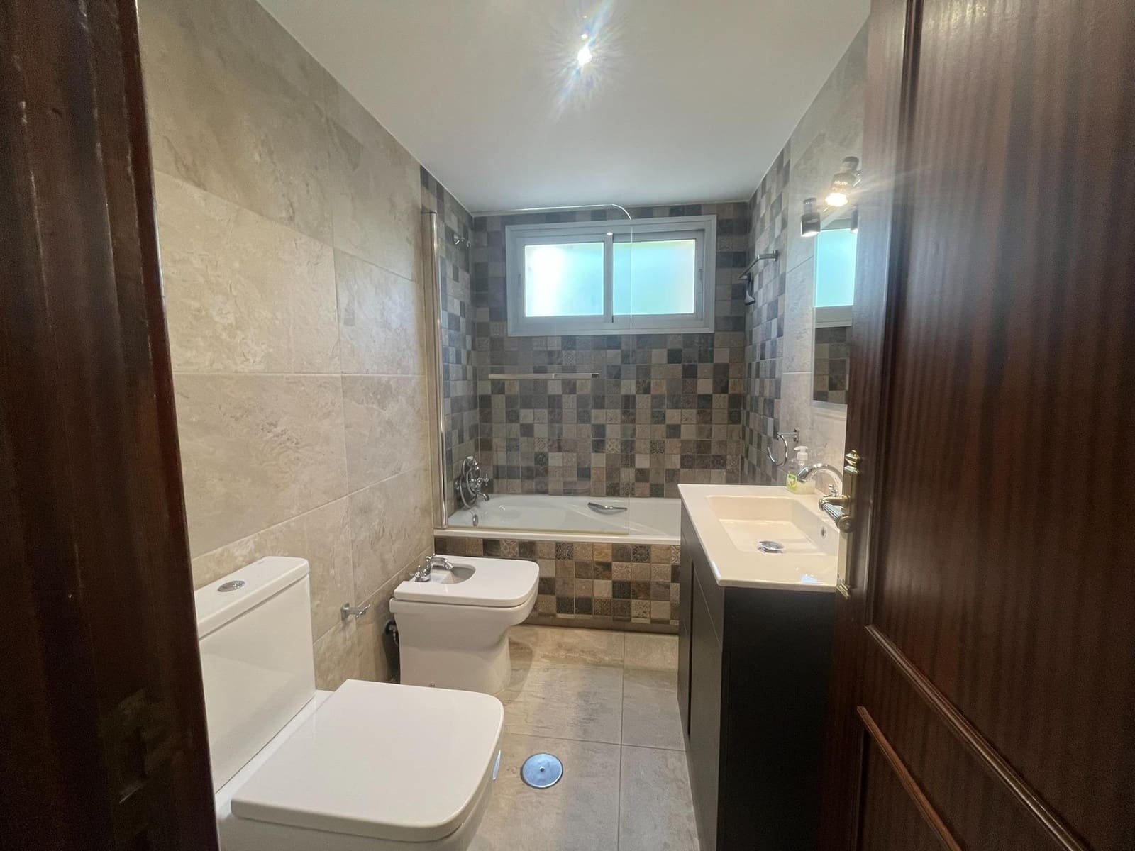 4 slaapkamer Flat te huur in Marbella met zwembad garage - € 2.200 (Ref: 9126832)