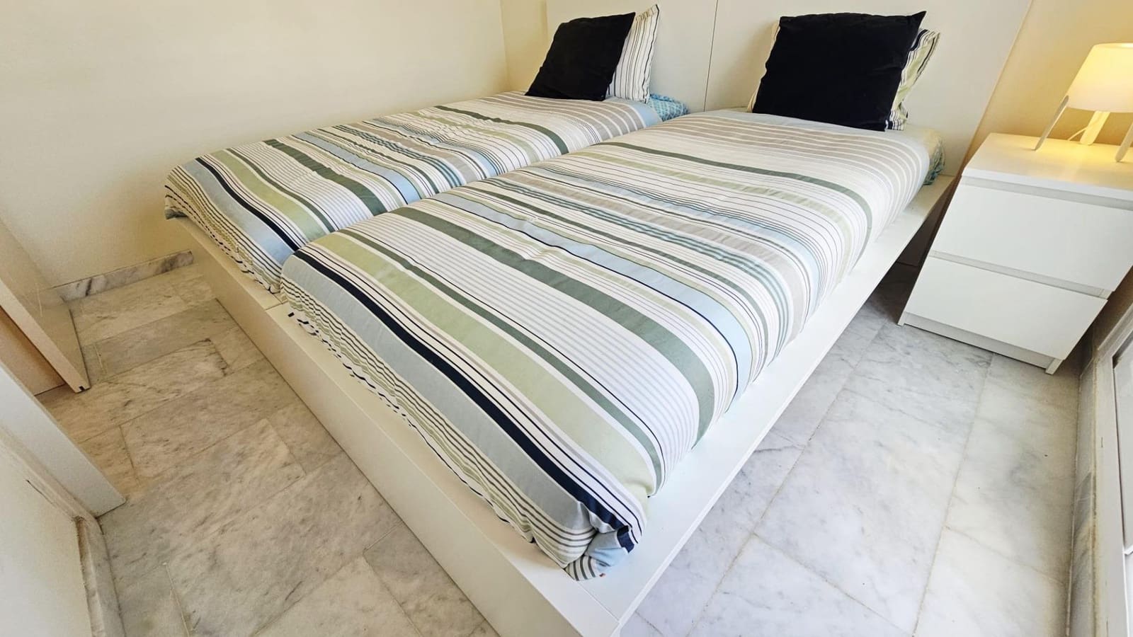 2 chambre Penthouse à vendre à Estepona avec piscine garage - 345 000 € (Ref: 9129808)