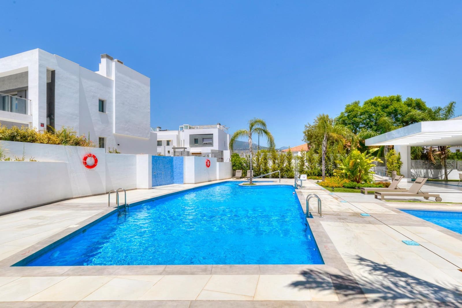 3 soveværelse Rækkehus til salg i San Pedro de Alcantara med swimmingpool garage - € 1.300.000 (Ref: 9132490)