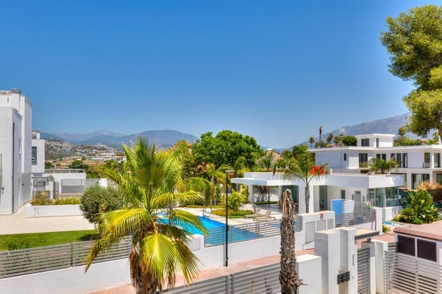 3 soveværelse Rækkehus til salg i San Pedro de Alcántara Pueblo, Marbella med swimmingpool garage - € 1.300.000 (Ref: 9132490)