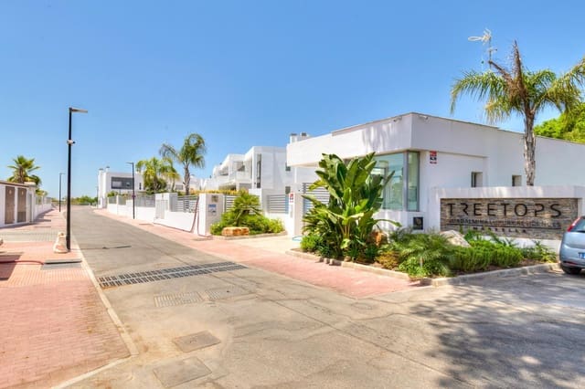 3 soveværelse Rækkehus til salg i San Pedro de Alcántara Pueblo, Marbella med swimmingpool garage - € 1.300.000 (Ref: 9132490)