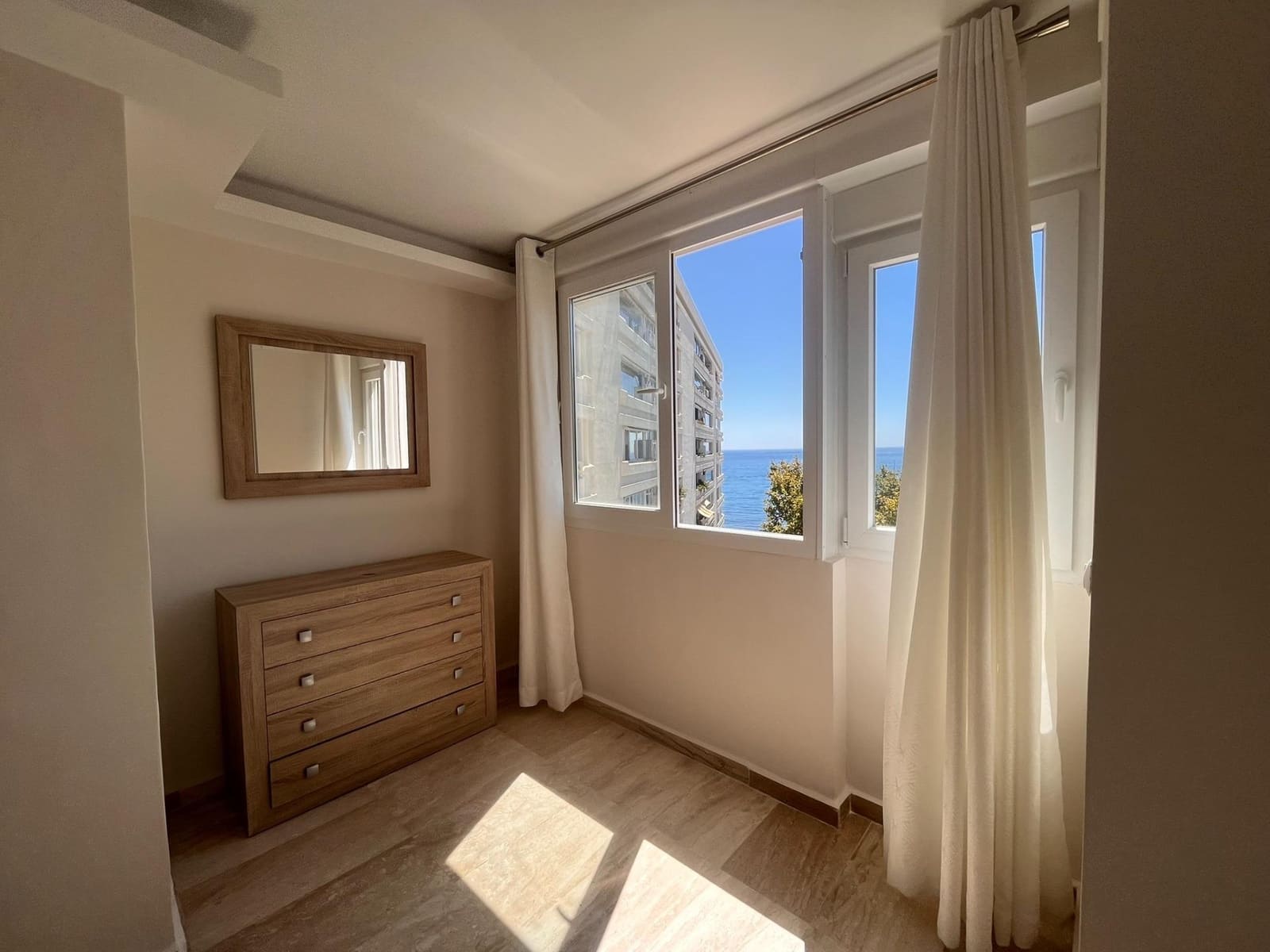 2 sypialnia Apartament do wynajęcia w Marbella z garażem - 2 400 € (Ref: 9202501)