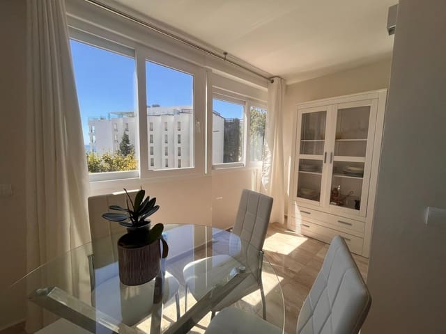 2 bedroom Apartment for rent in Playa Bajadilla - Puertos, Marbella with garage - € 2,400 (Ref: 9202501)