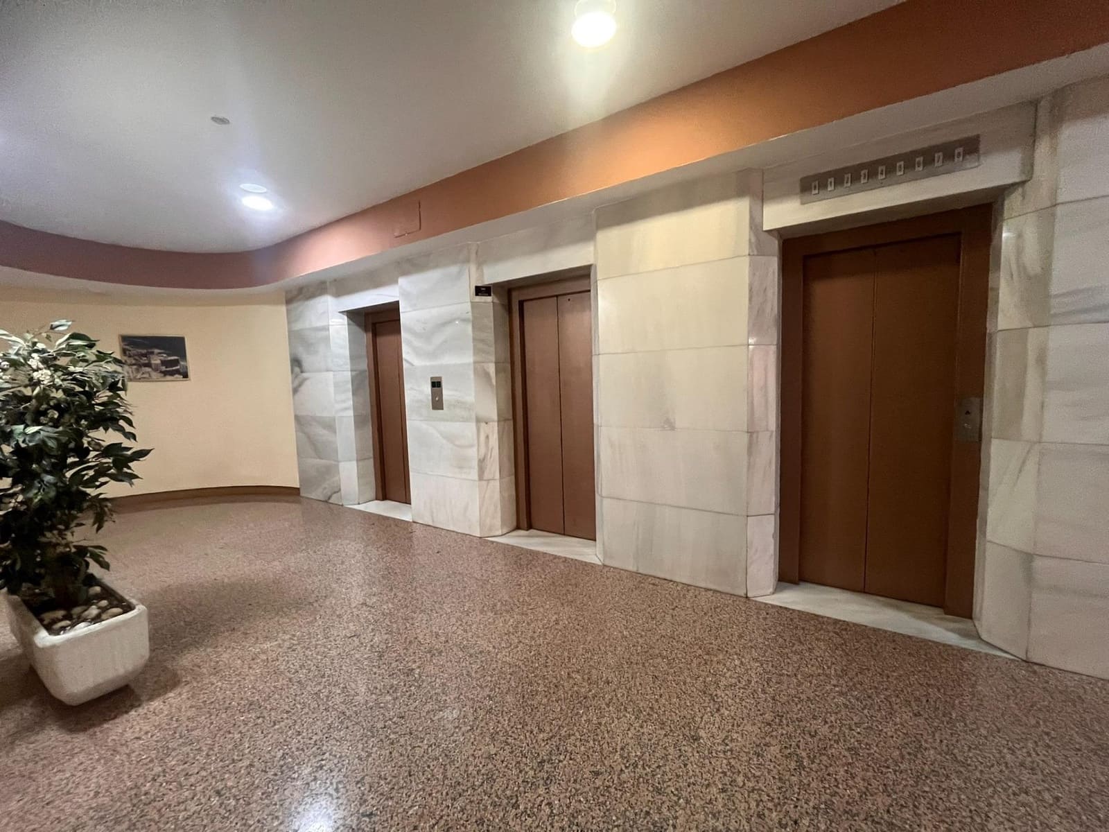 2 sypialnia Apartament do wynajęcia w Marbella z garażem - 2 400 € (Ref: 9202501)