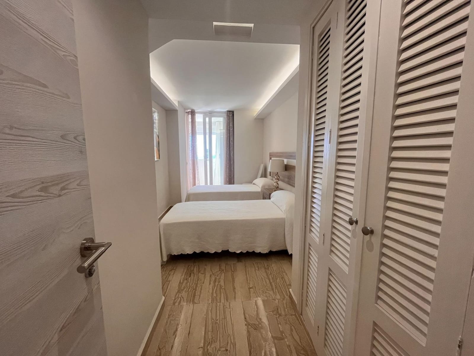 2 sypialnia Apartament do wynajęcia w Marbella z garażem - 2 400 € (Ref: 9202501)