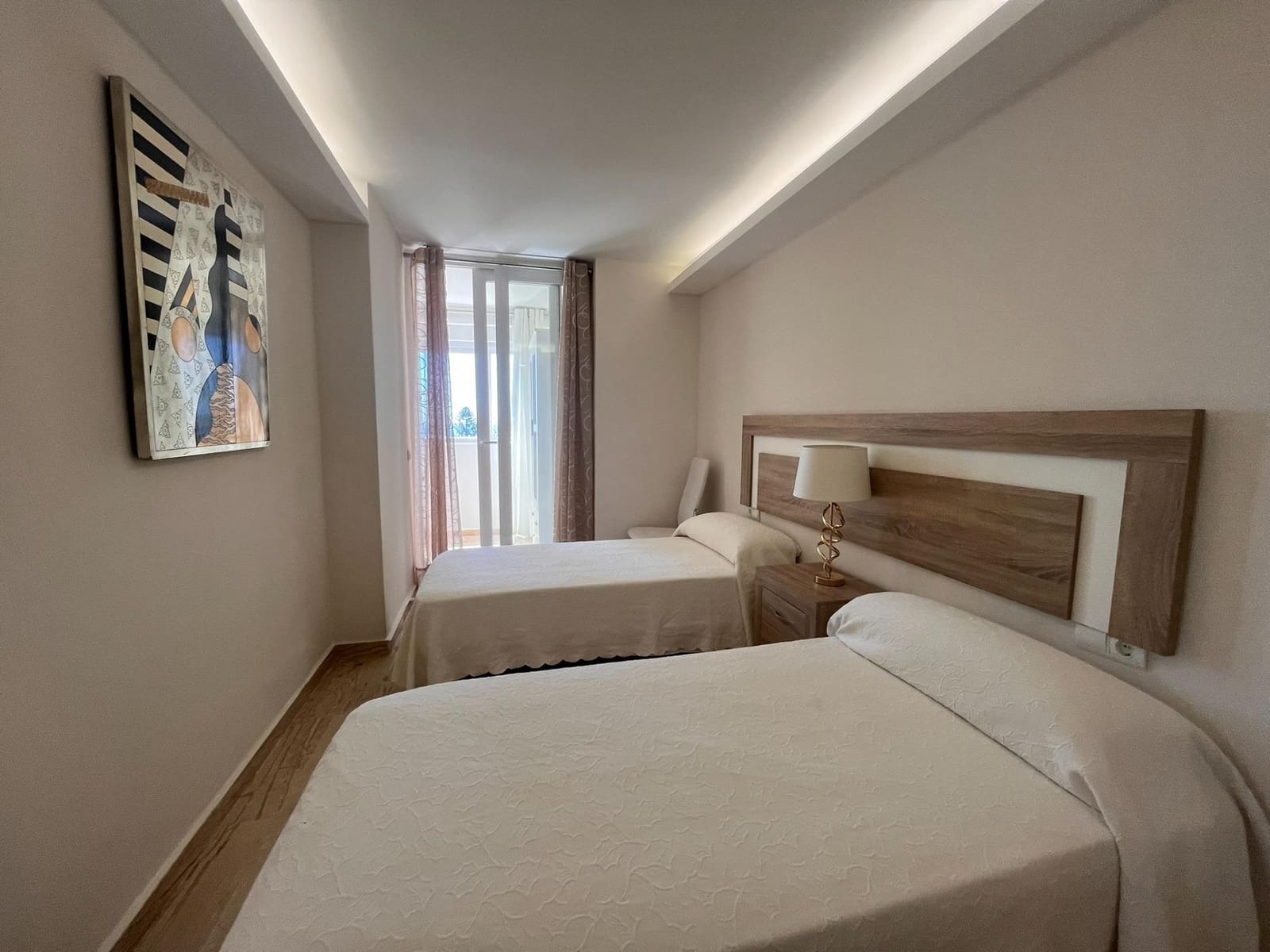 2 sypialnia Apartament do wynajęcia w Marbella z garażem - 2 400 € (Ref: 9202501)