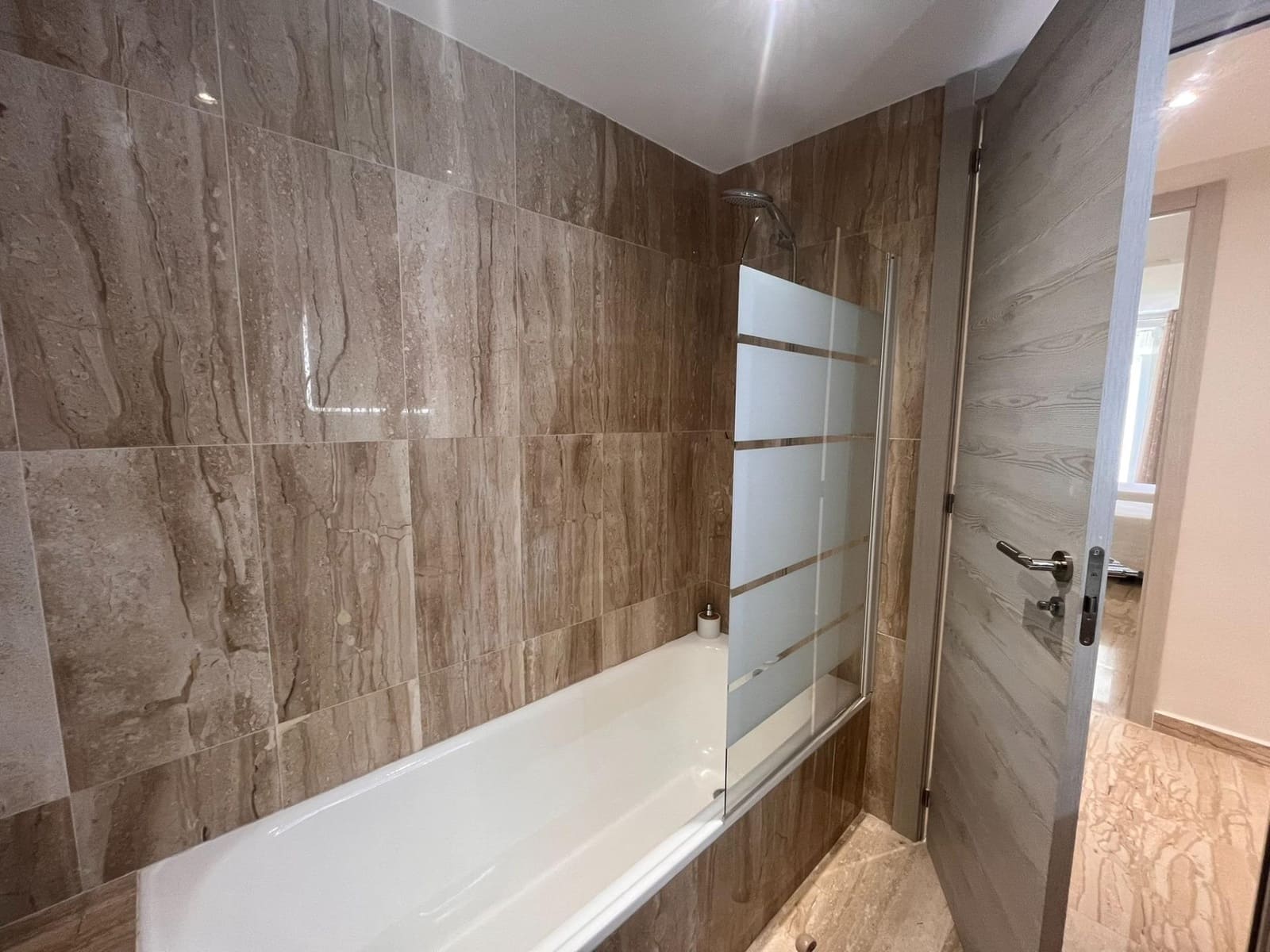 2 sypialnia Apartament do wynajęcia w Marbella z garażem - 2 400 € (Ref: 9202501)