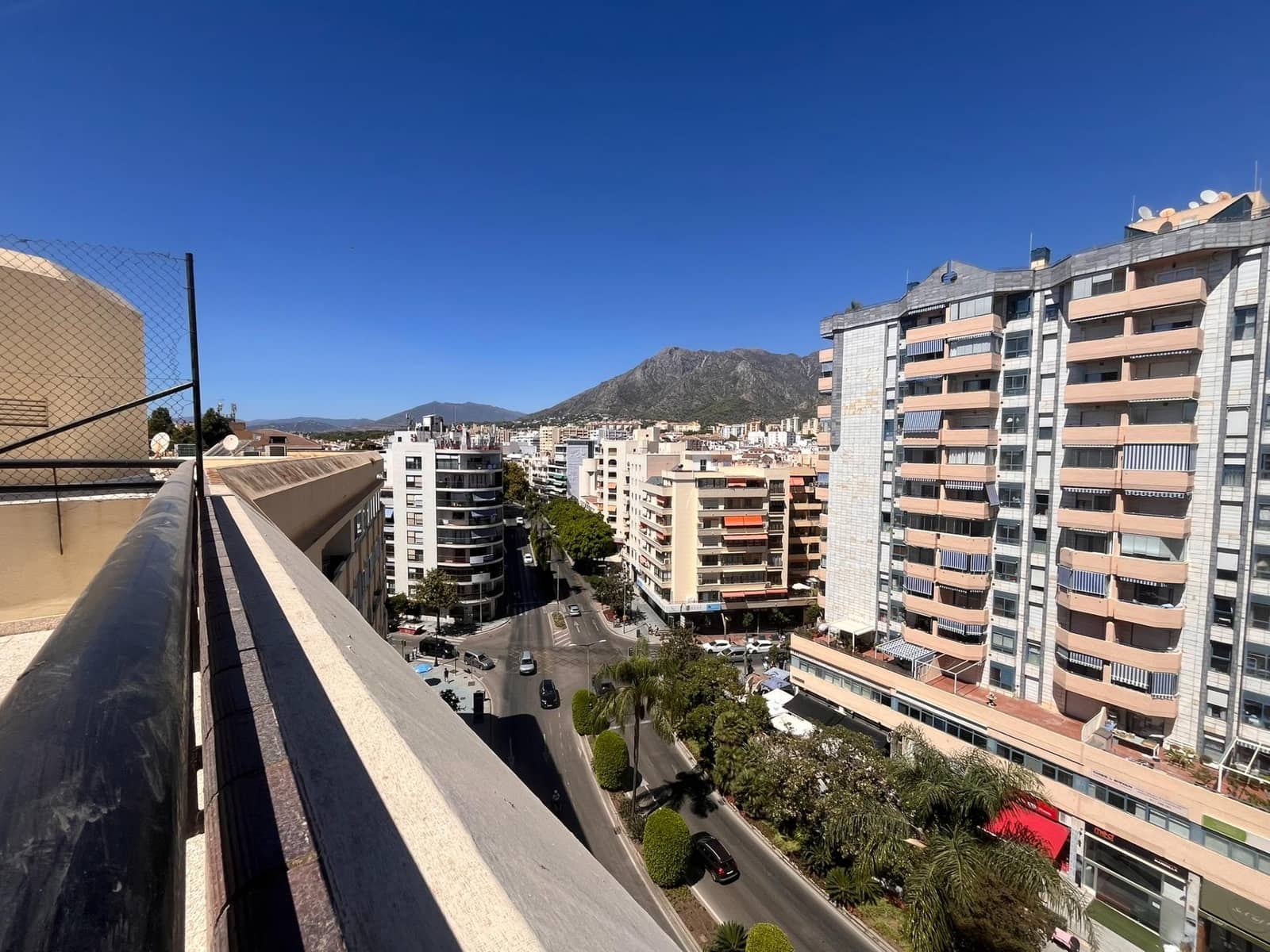 2 sypialnia Apartament do wynajęcia w Marbella z garażem - 2 400 € (Ref: 9202501)