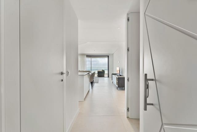 2 soverom Leilighet til salgs i Carvajal, Fuengirola med garasje - € 820 000 (Ref: 9437204)