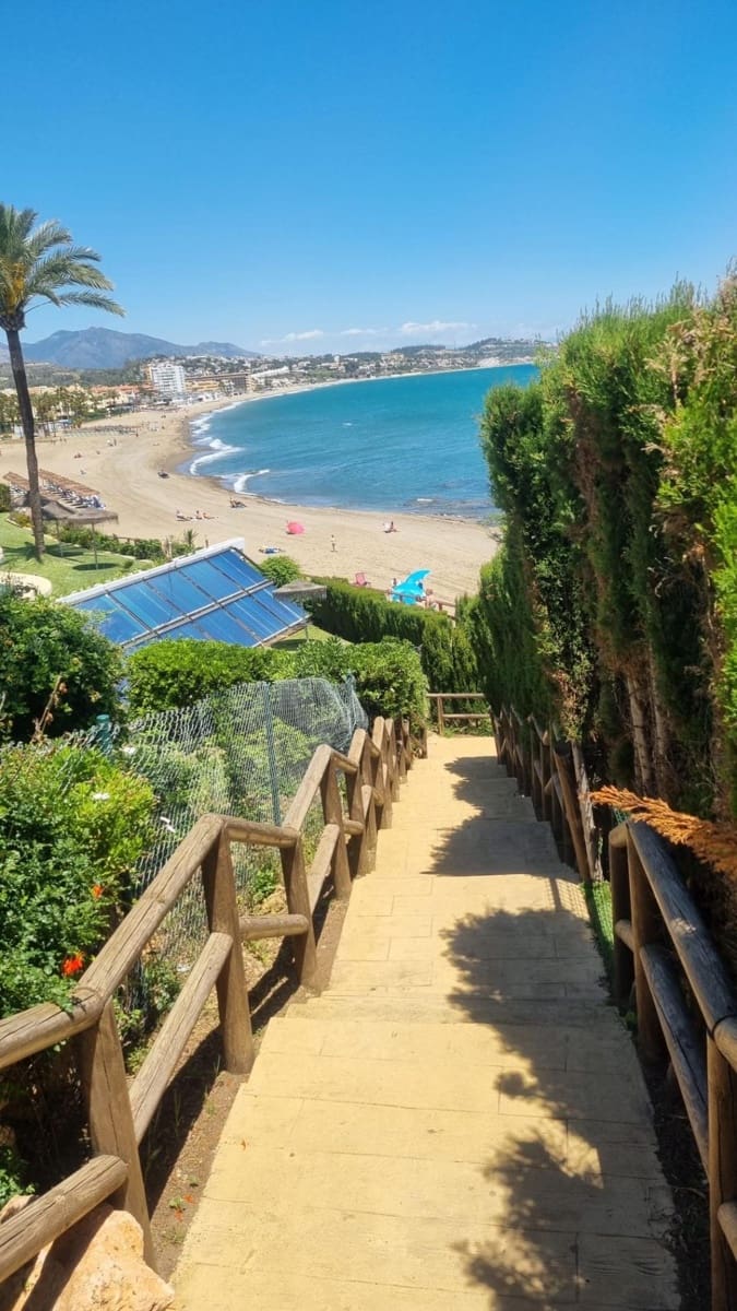 Appartement de Plage de 2 chambres à louer à Mijas Costa avec garage - 2 000 € (Ref: 9437228)