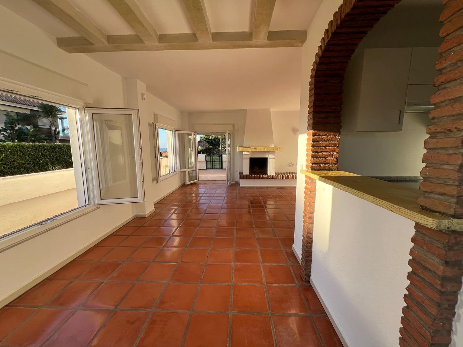 Appartement de Plage de 2 chambres à louer à Mijas Costa avec garage - 2 000 € (Ref: 9437228)