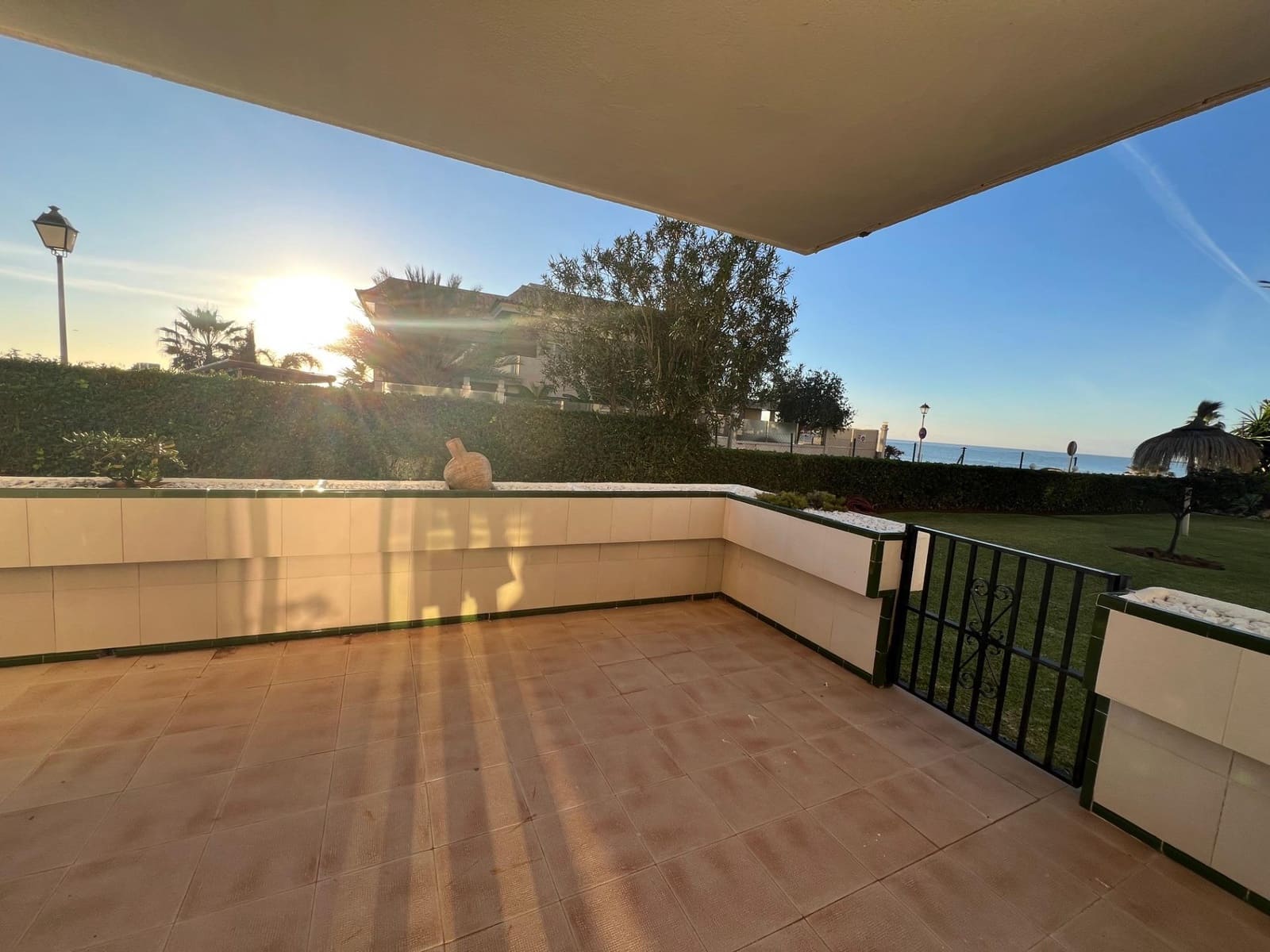 Appartement de Plage de 2 chambres à louer à Mijas Costa avec garage - 2 000 € (Ref: 9437228)