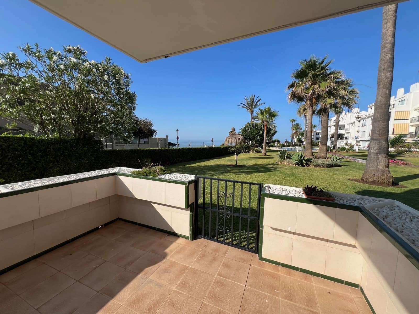Appartement de Plage de 2 chambres à louer à Mijas Costa avec garage - 2 000 € (Ref: 9437228)