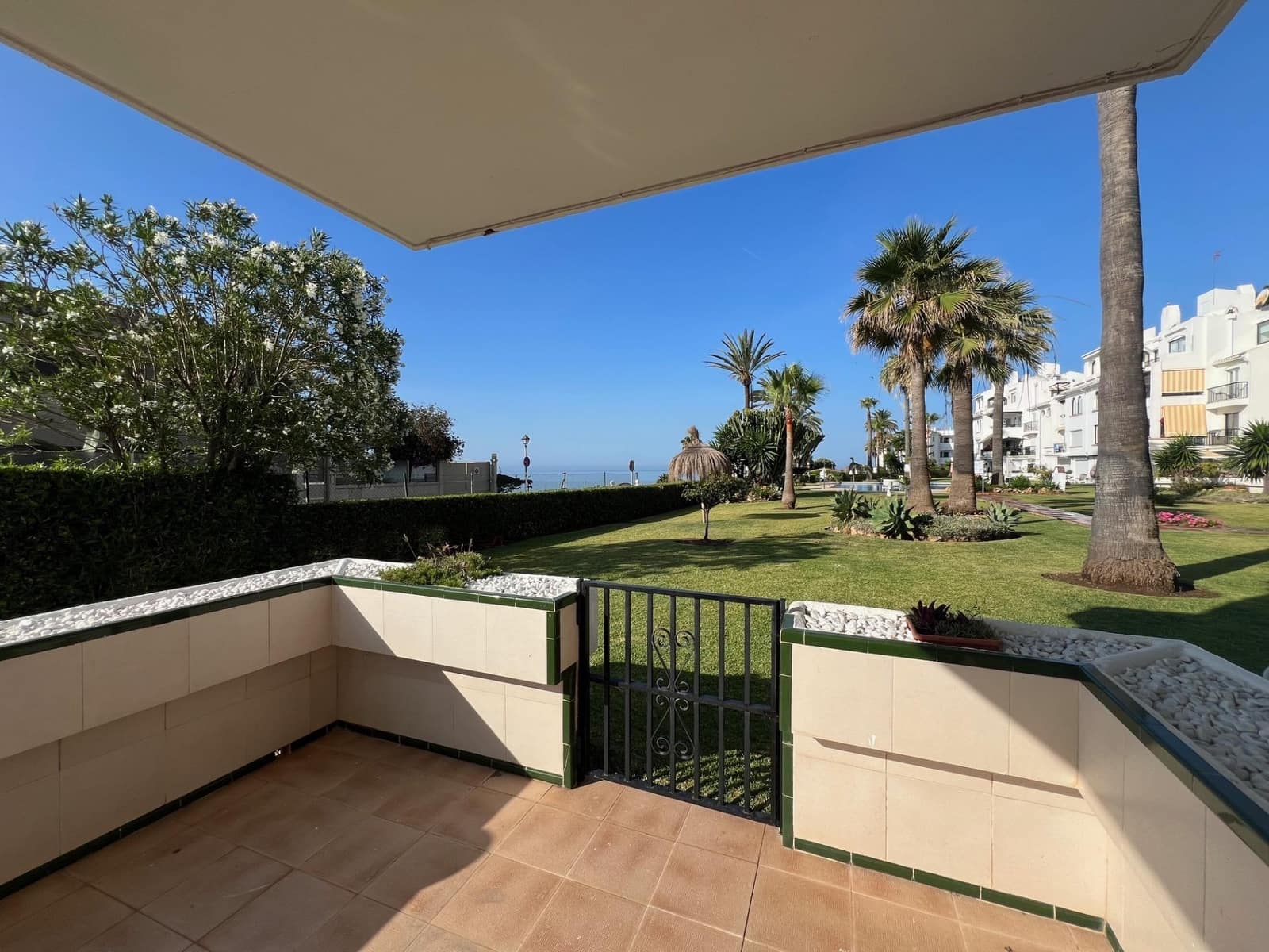 Appartement de Plage de 2 chambres à louer à Mijas Costa avec garage - 2 000 € (Ref: 9437228)