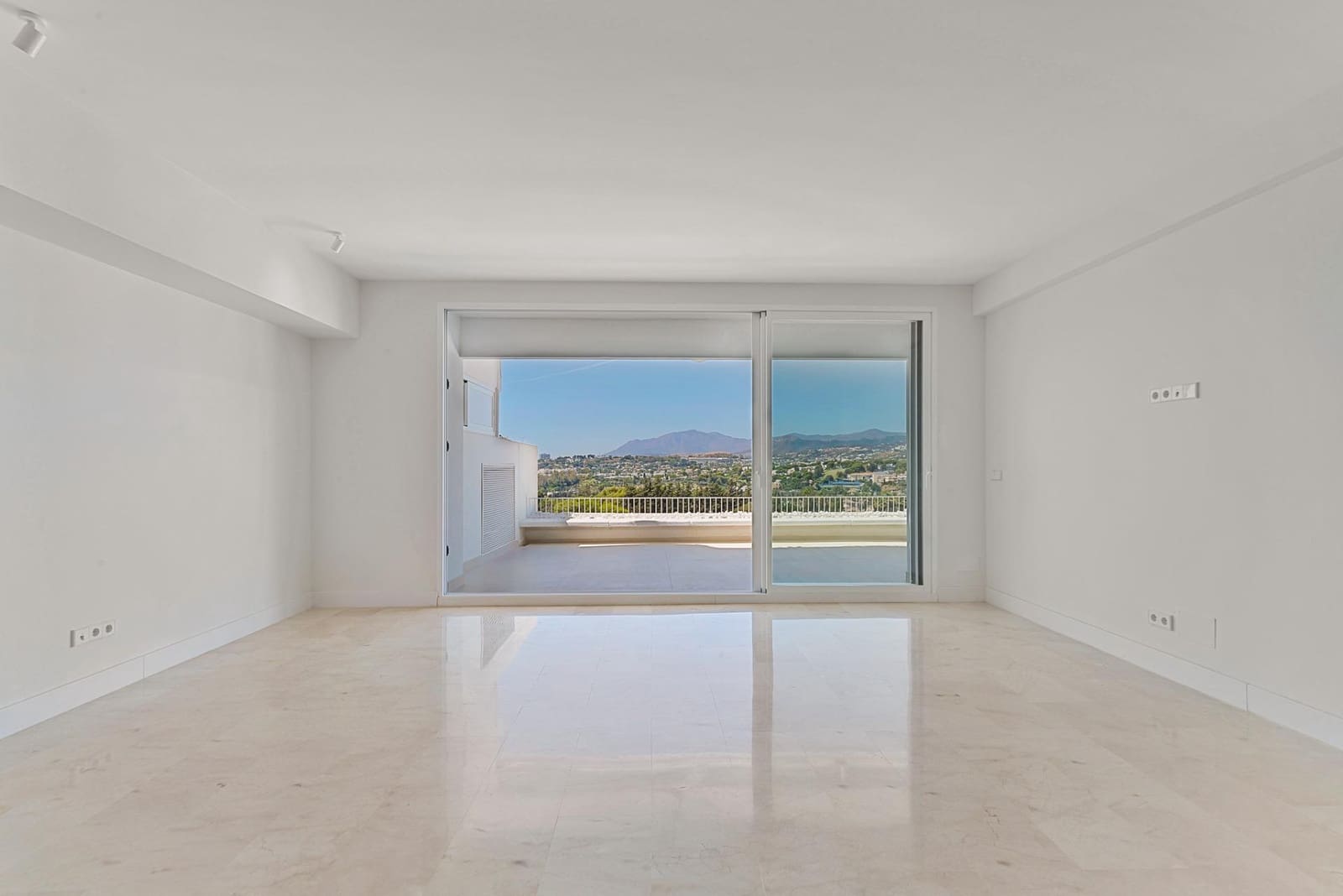 Apartamento de 3 habitaciones en Marbella en alquiler con garaje - 4.000 € (Ref: 9446438)