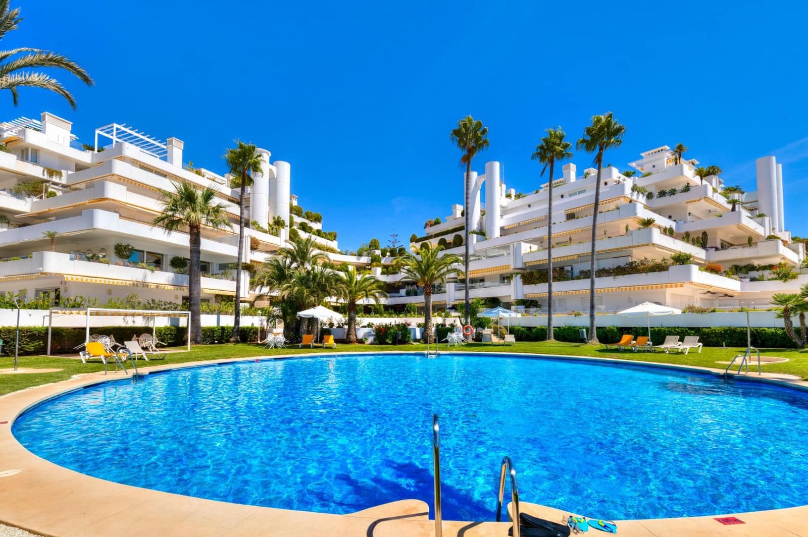 Apartamento de 3 habitaciones en Marbella en alquiler con garaje - 4.000 € (Ref: 9446438)