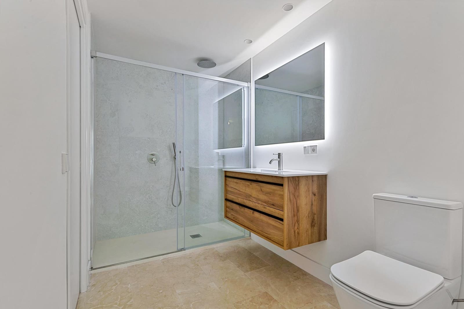 Apartamento de 3 habitaciones en Marbella en alquiler con garaje - 4.000 € (Ref: 9446438)