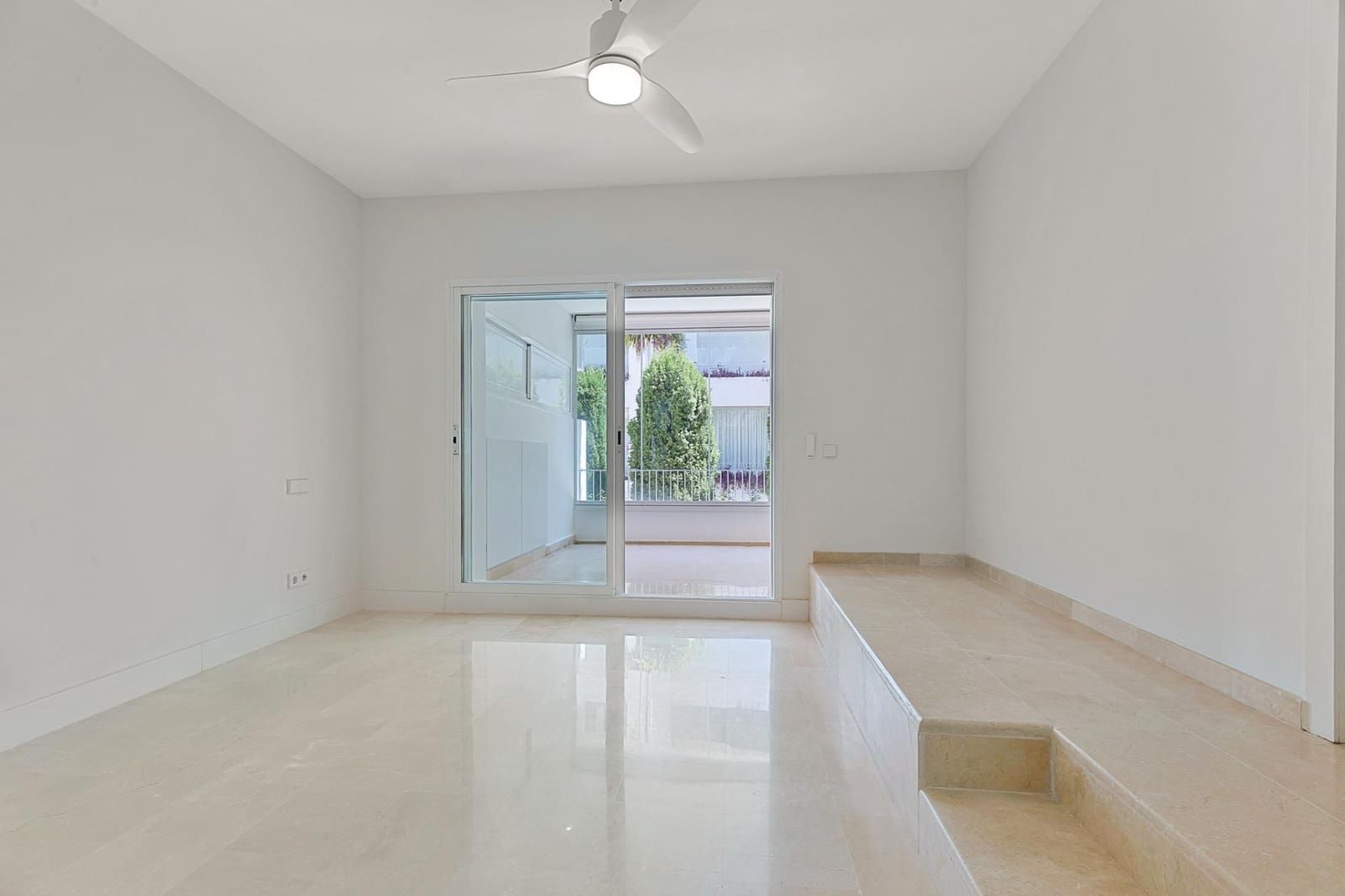 Apartamento de 3 habitaciones en Marbella en alquiler con garaje - 4.000 € (Ref: 9446438)