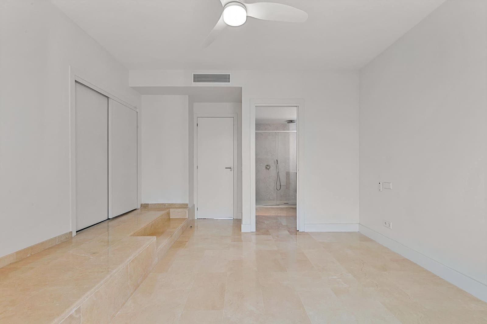 Apartamento de 3 habitaciones en Marbella en alquiler con garaje - 4.000 € (Ref: 9446438)