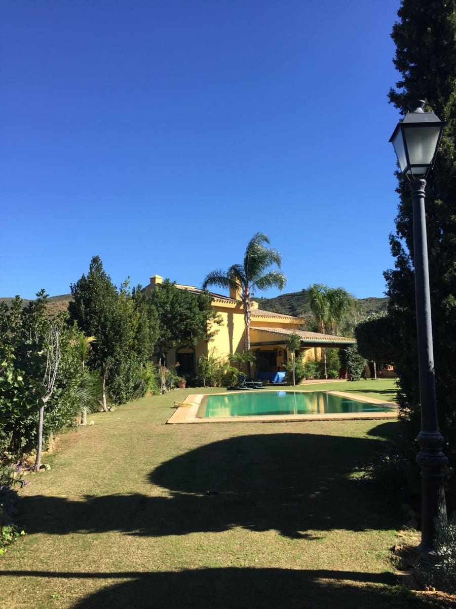 Finca/Casa Rural de 5 habitaciones en Ojen en venta con piscina garaje - 1.500.000 € (Ref: 9449390)