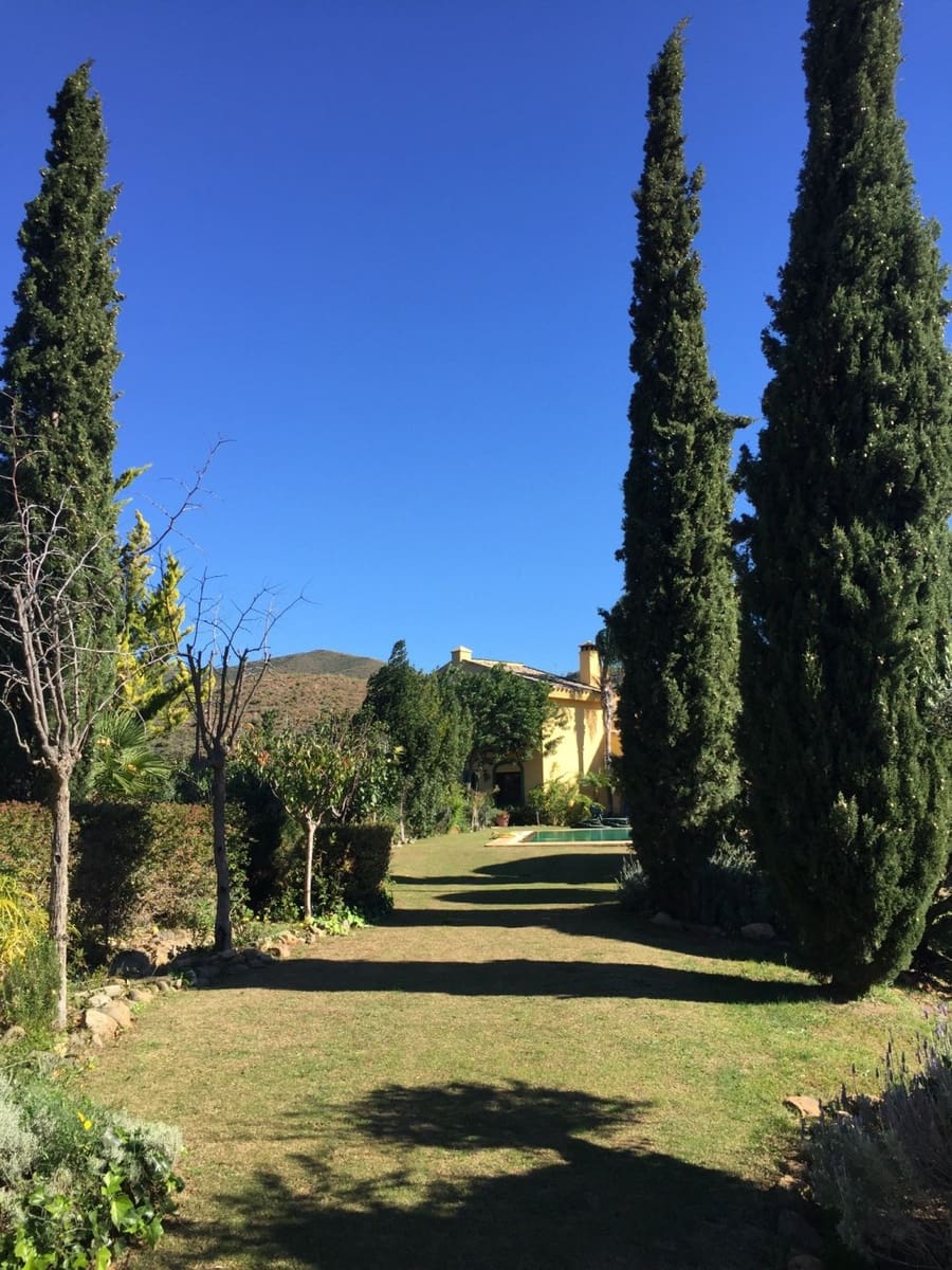 Finca/Casa Rural de 5 habitaciones en Ojen en venta con piscina garaje - 1.500.000 € (Ref: 9449390)