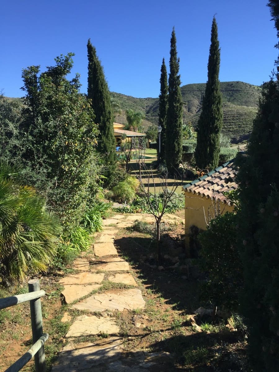 Finca/Casa Rural de 5 habitaciones en Ojen en venta con piscina garaje - 1.500.000 € (Ref: 9449390)