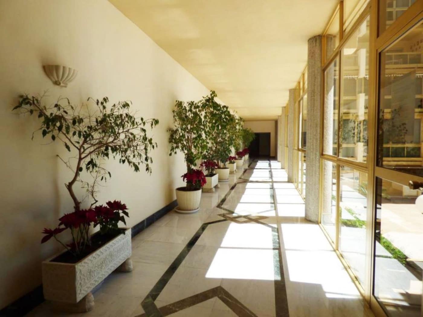 2 bedroom Flat for rent in Marbella with pool garage - € 2,200 (Ref: 9476199)