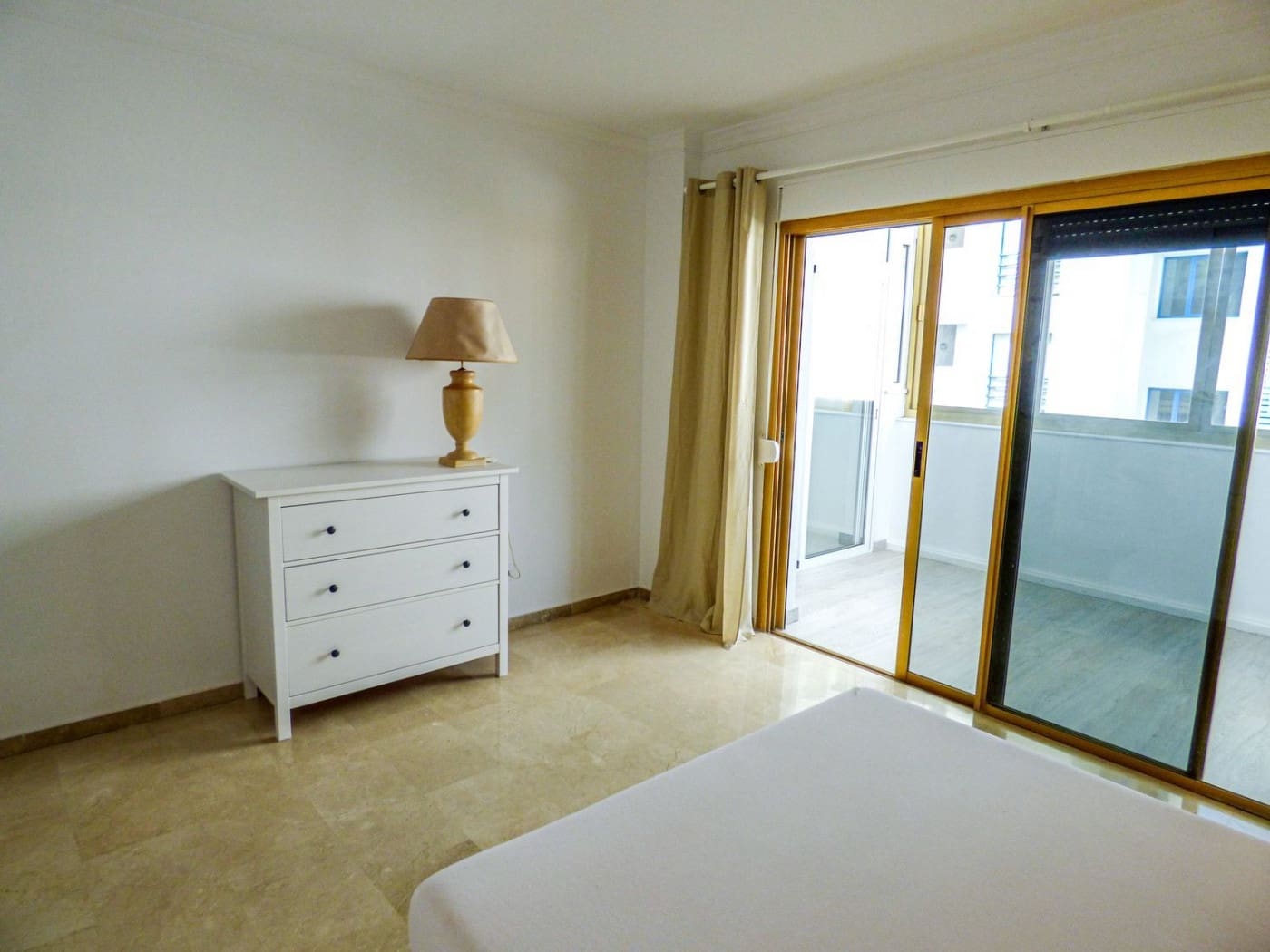 2 bedroom Flat for rent in Marbella with pool garage - € 2,200 (Ref: 9476199)