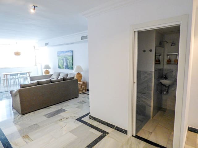 2 soveværelse Lejlighed til leje i Playa Bajadilla - Puertos, Marbella med swimmingpool garage - € 2.200 (Ref: 9476199)