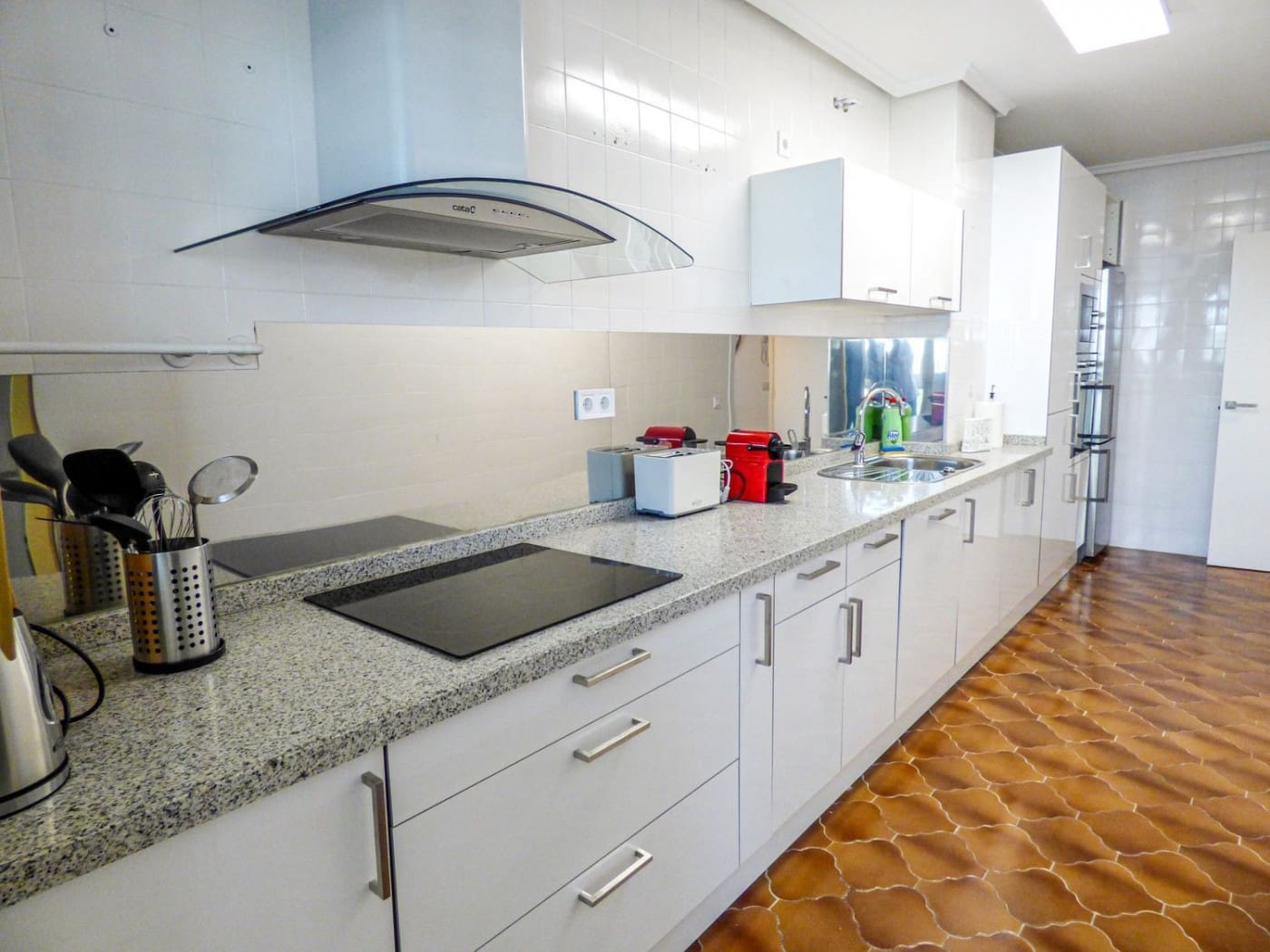 2 bedroom Flat for rent in Marbella with pool garage - € 1,950 (Ref: 9476199)