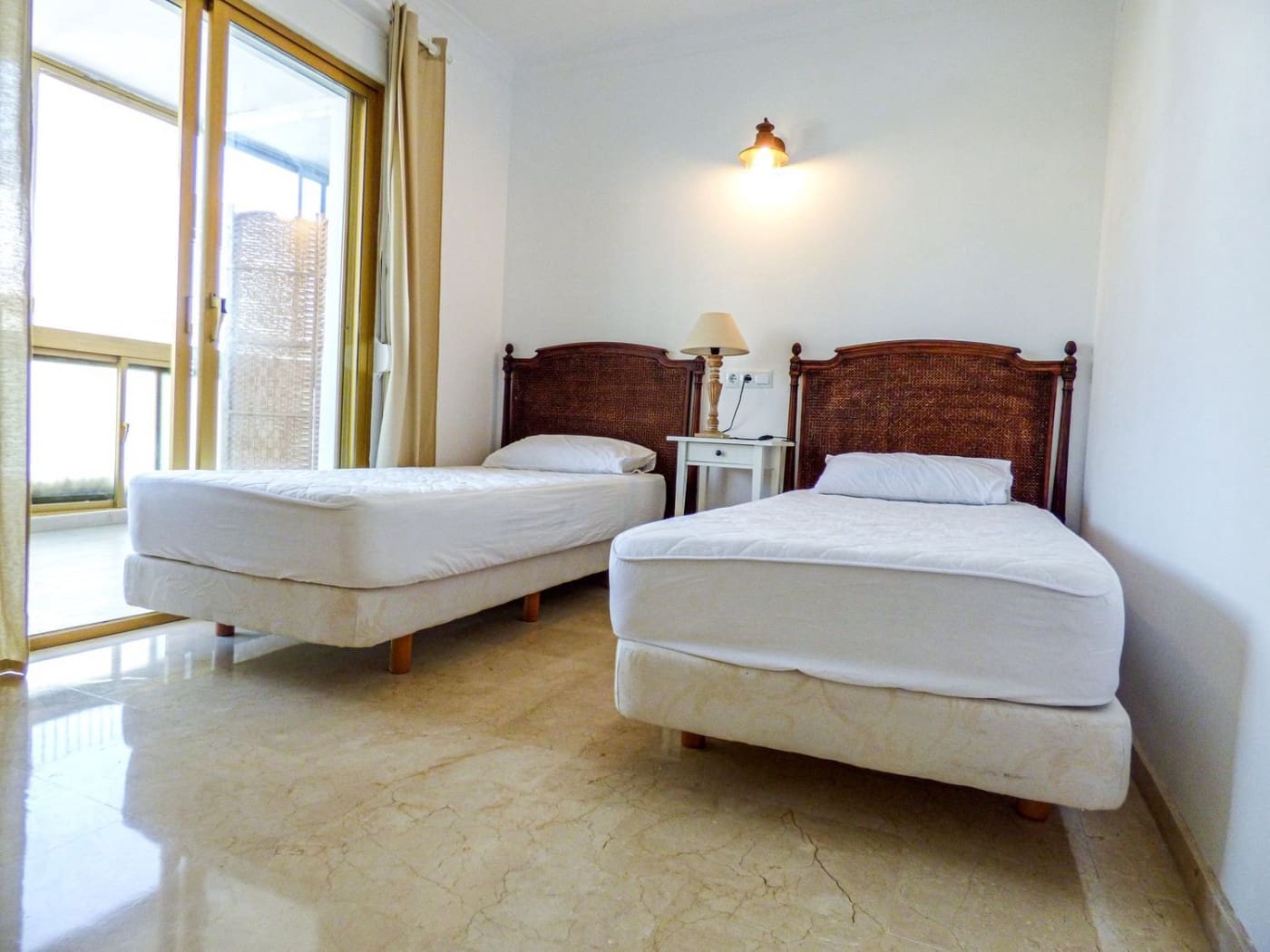 2 bedroom Flat for rent in Marbella with pool garage - € 1,950 (Ref: 9476199)