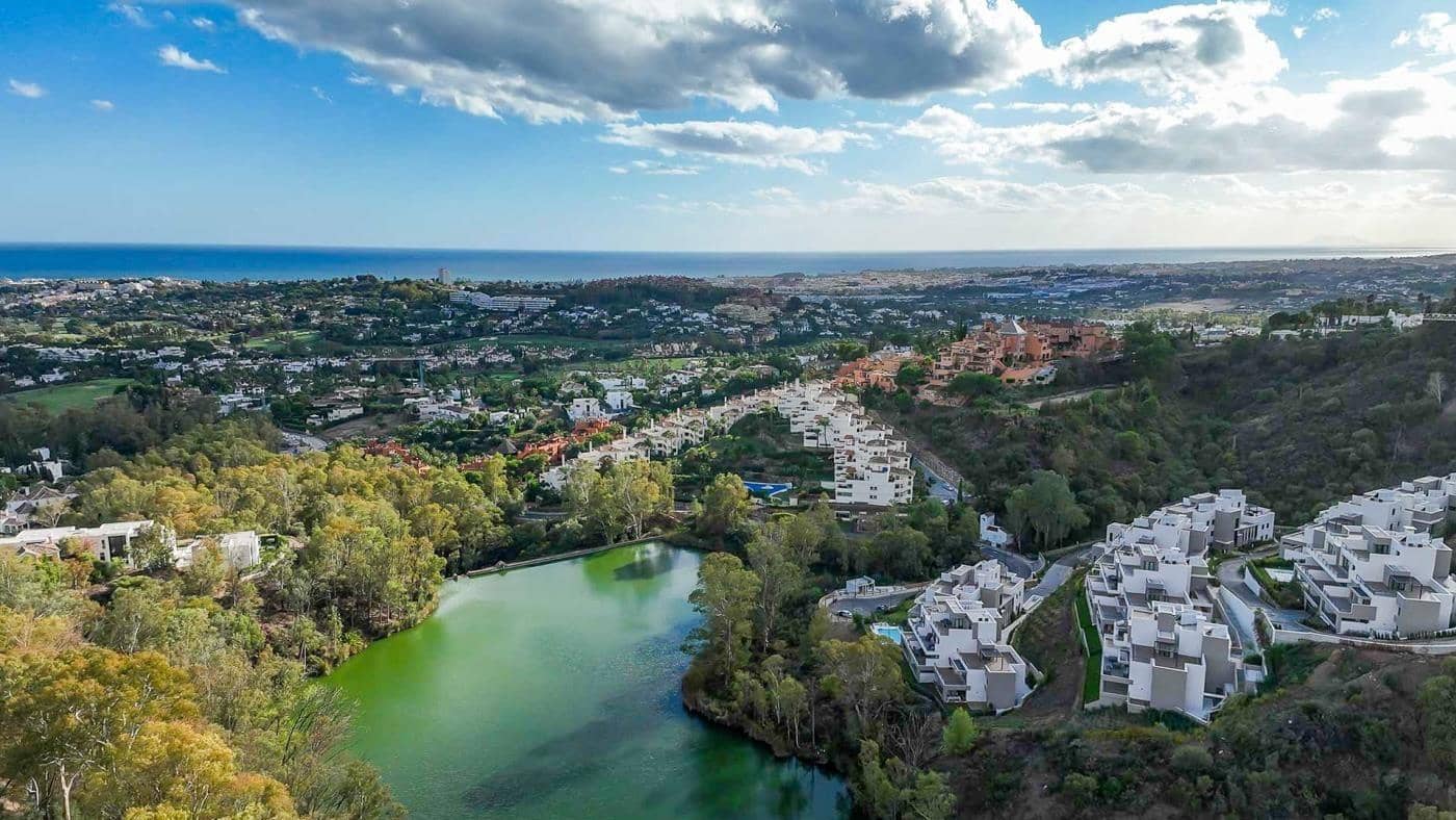 3 makuuhuone Huoneisto myytävänä paikassa Nueva Andalucia mukana uima-altaan 
autotalli - 850 000 € (Ref: 9608150)