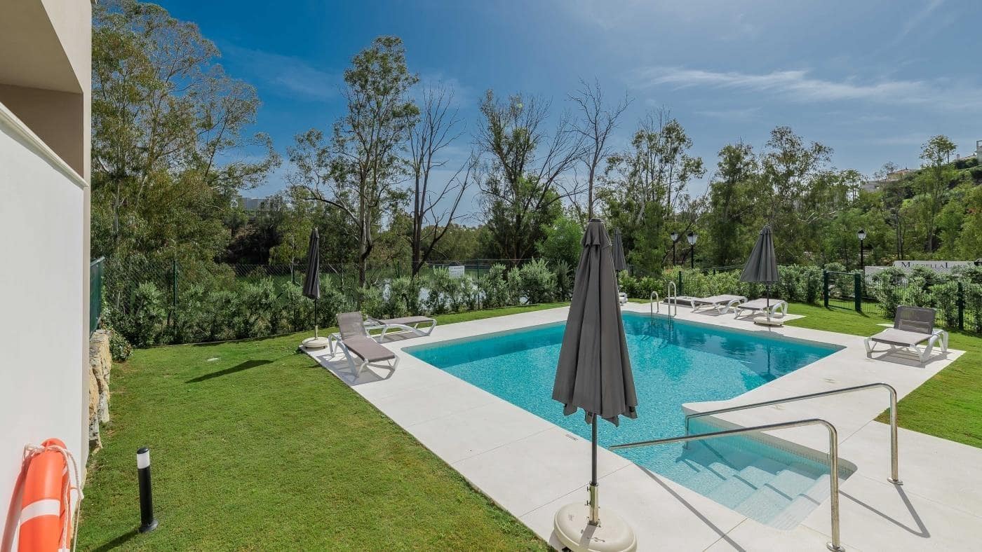 3 makuuhuone Huoneisto myytävänä paikassa Nueva Andalucia mukana uima-altaan 
autotalli - 850 000 € (Ref: 9608150)