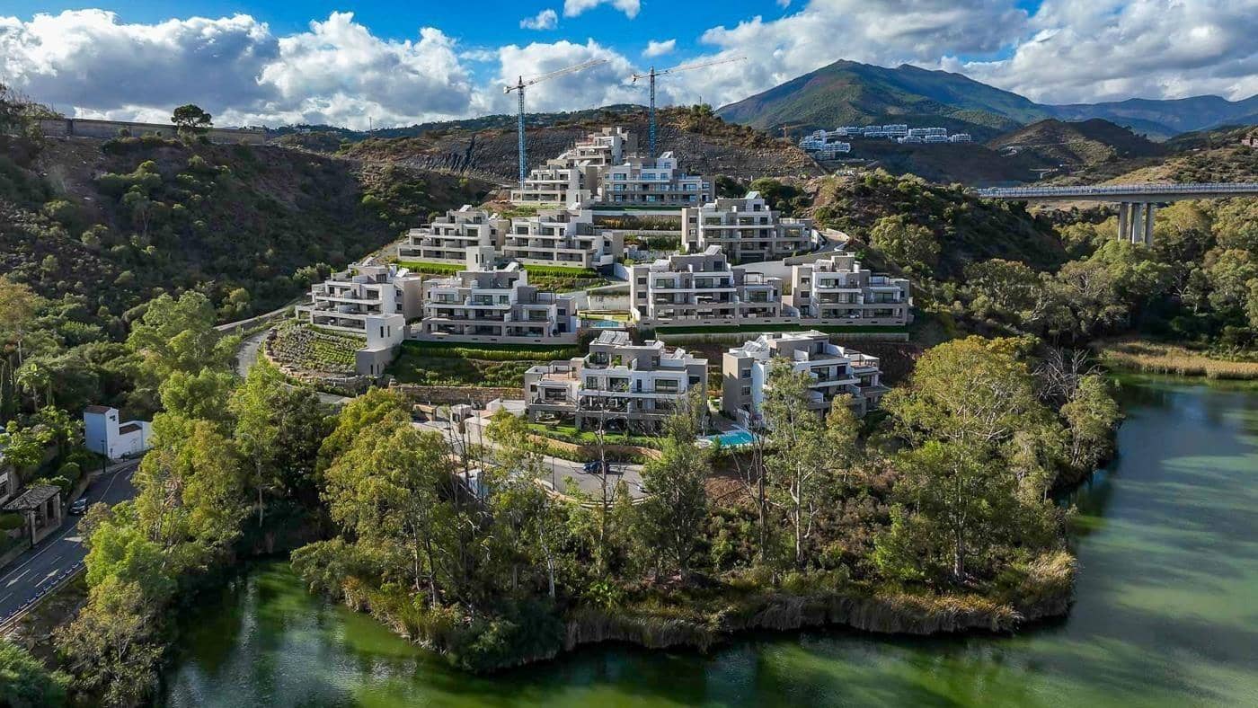 3 makuuhuone Huoneisto myytävänä paikassa Nueva Andalucia mukana uima-altaan 
autotalli - 850 000 € (Ref: 9608150)