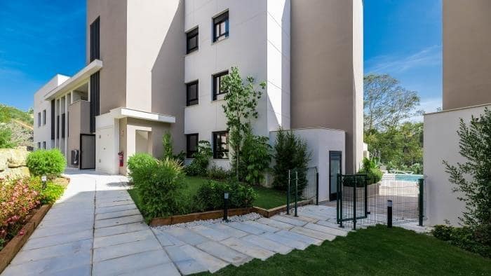 Apartamento de 3 habitaciones en Nueva Andalucia en venta con piscina garaje - 850.000 € (Ref: 9608150)