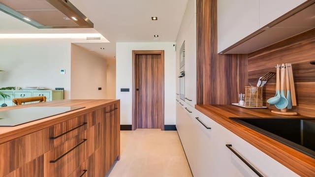 3 chambre Appartement à vendre à Los Naranjos, Marbella avec piscine garage - 850 000 € (Ref: 9608150)