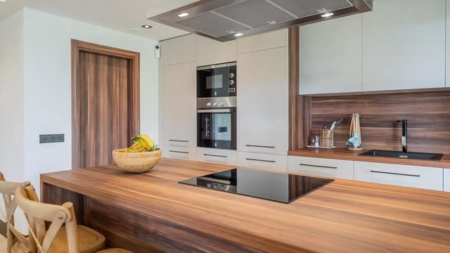 3 chambre Appartement à vendre à Los Naranjos, Marbella avec piscine garage - 850 000 € (Ref: 9608150)