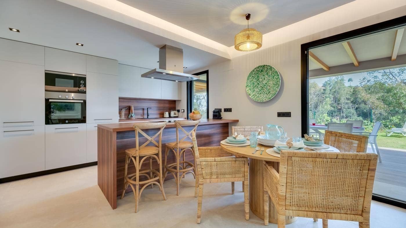 Apartamento de 3 habitaciones en Nueva Andalucia en venta con piscina garaje - 850.000 € (Ref: 9608150)