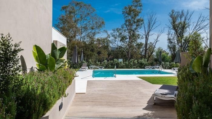 Apartamento de 3 habitaciones en Nueva Andalucia en venta con piscina garaje - 850.000 € (Ref: 9608150)