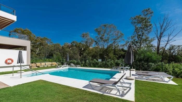 Apartamento de 3 habitaciones en Nueva Andalucia en venta con piscina garaje - 850.000 € (Ref: 9608150)