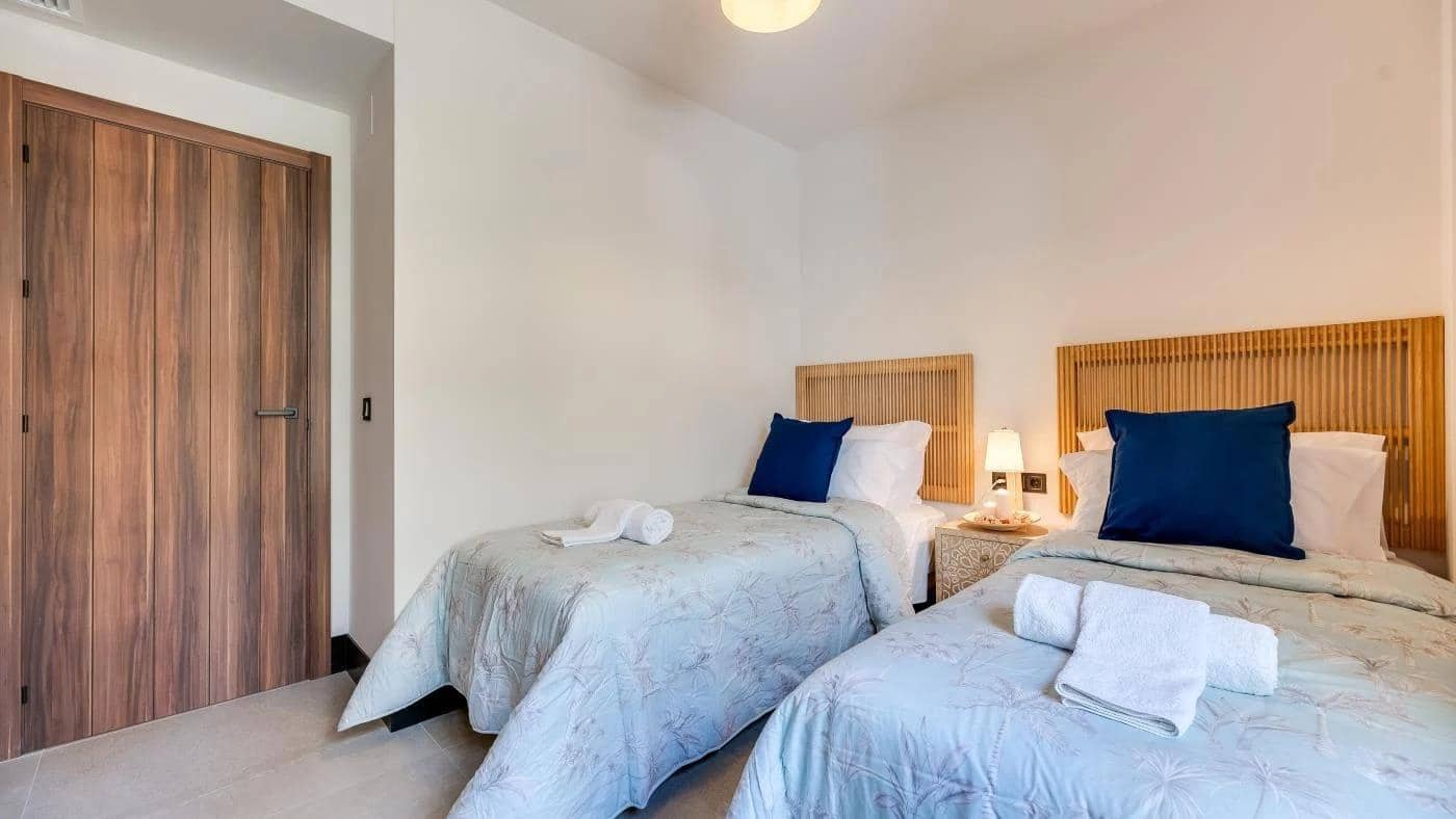 Apartamento de 3 habitaciones en Nueva Andalucia en venta con piscina garaje - 850.000 € (Ref: 9608150)