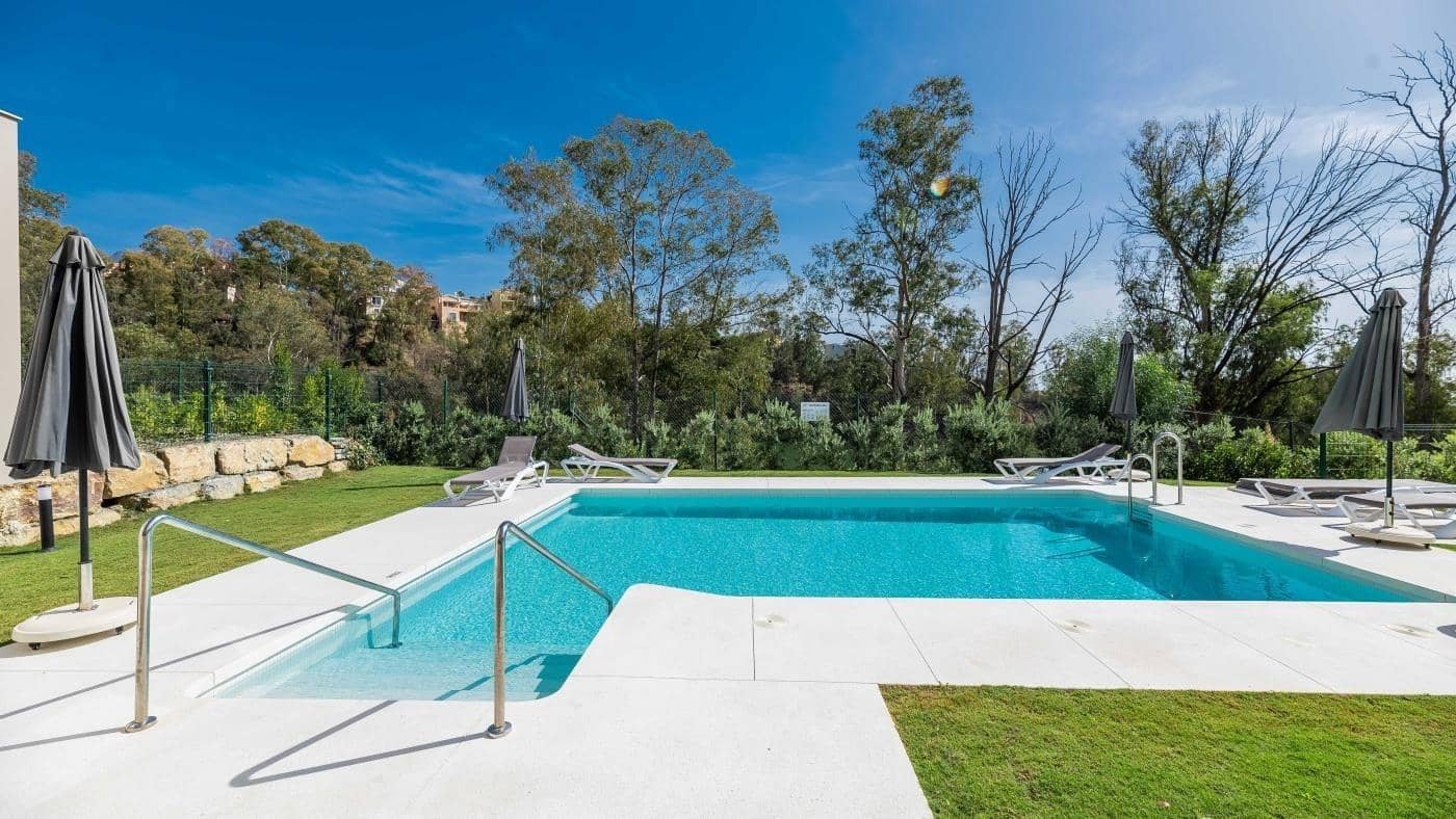 Apartamento de 3 habitaciones en Nueva Andalucia en venta con piscina garaje - 850.000 € (Ref: 9608150)
