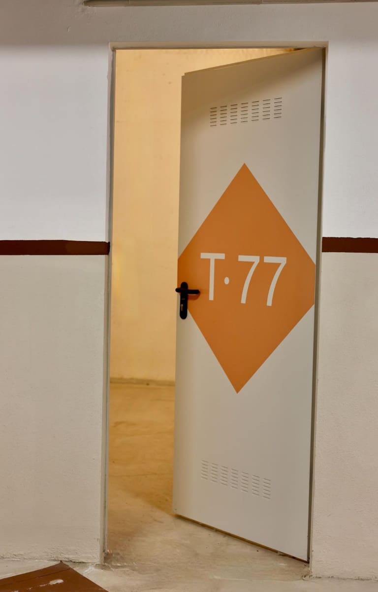 2 bedroom Flat for sale in Nueva Andalucia with pool garage - € 800,000 (Ref: 9630087)