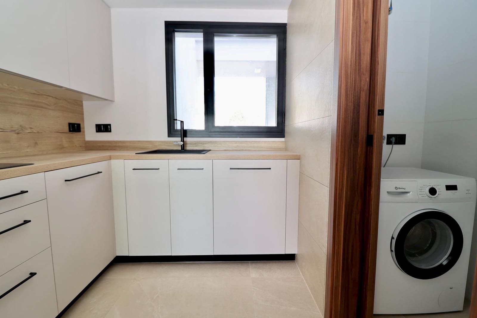 2 bedroom Flat for sale in Nueva Andalucia with pool garage - € 800,000 (Ref: 9630087)