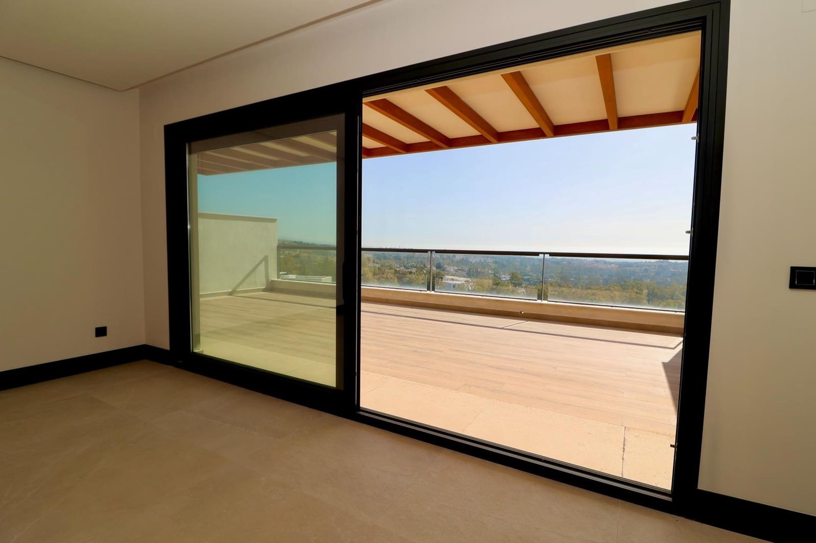 2 bedroom Flat for sale in Nueva Andalucia with pool garage - € 800,000 (Ref: 9630087)