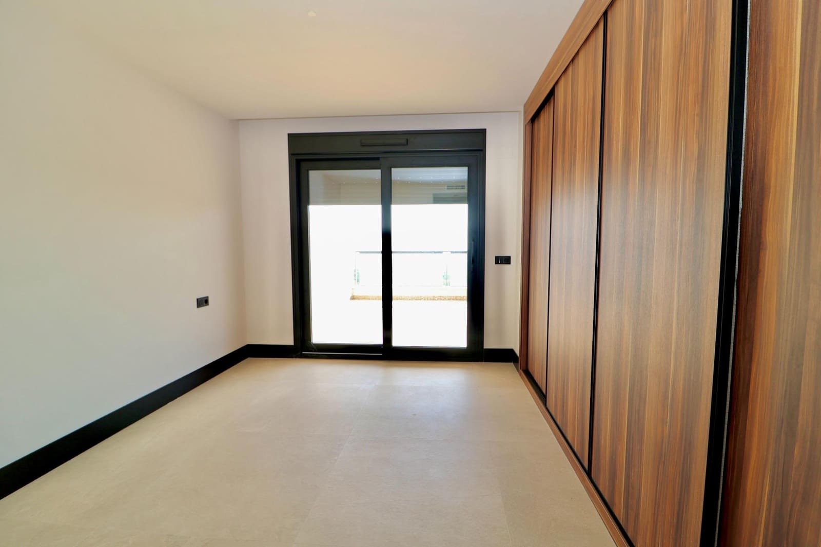 2 bedroom Flat for sale in Nueva Andalucia with pool garage - € 800,000 (Ref: 9630087)