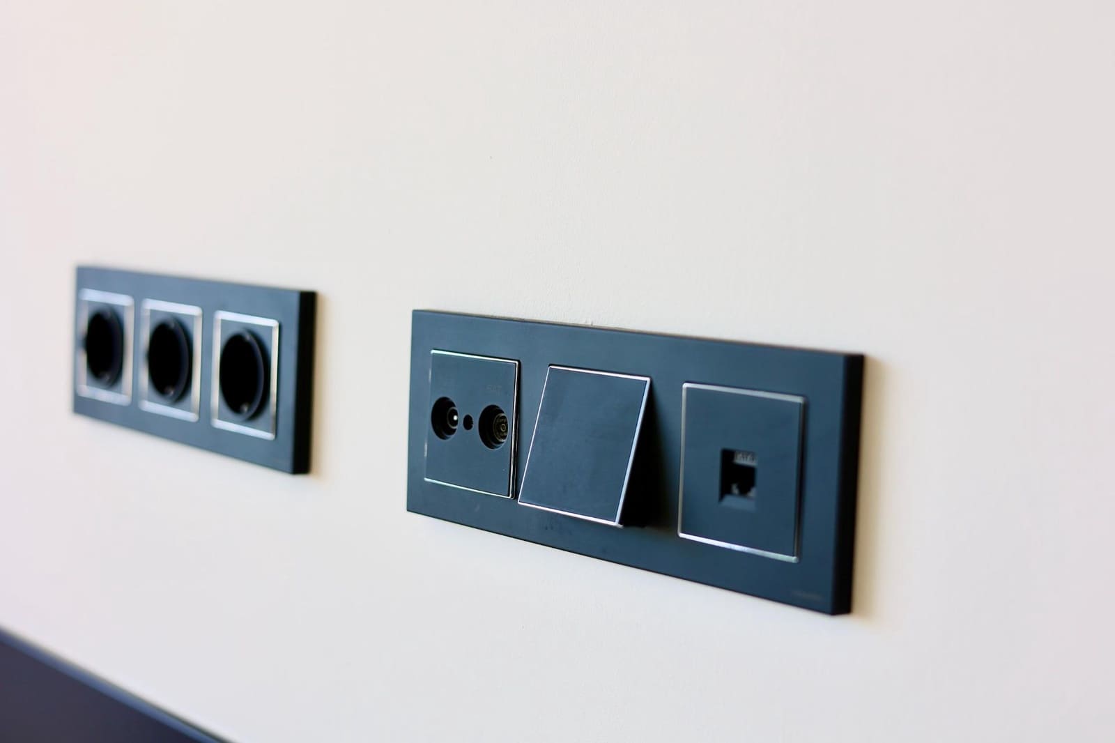 2 bedroom Flat for sale in Nueva Andalucia with pool garage - € 800,000 (Ref: 9630087)