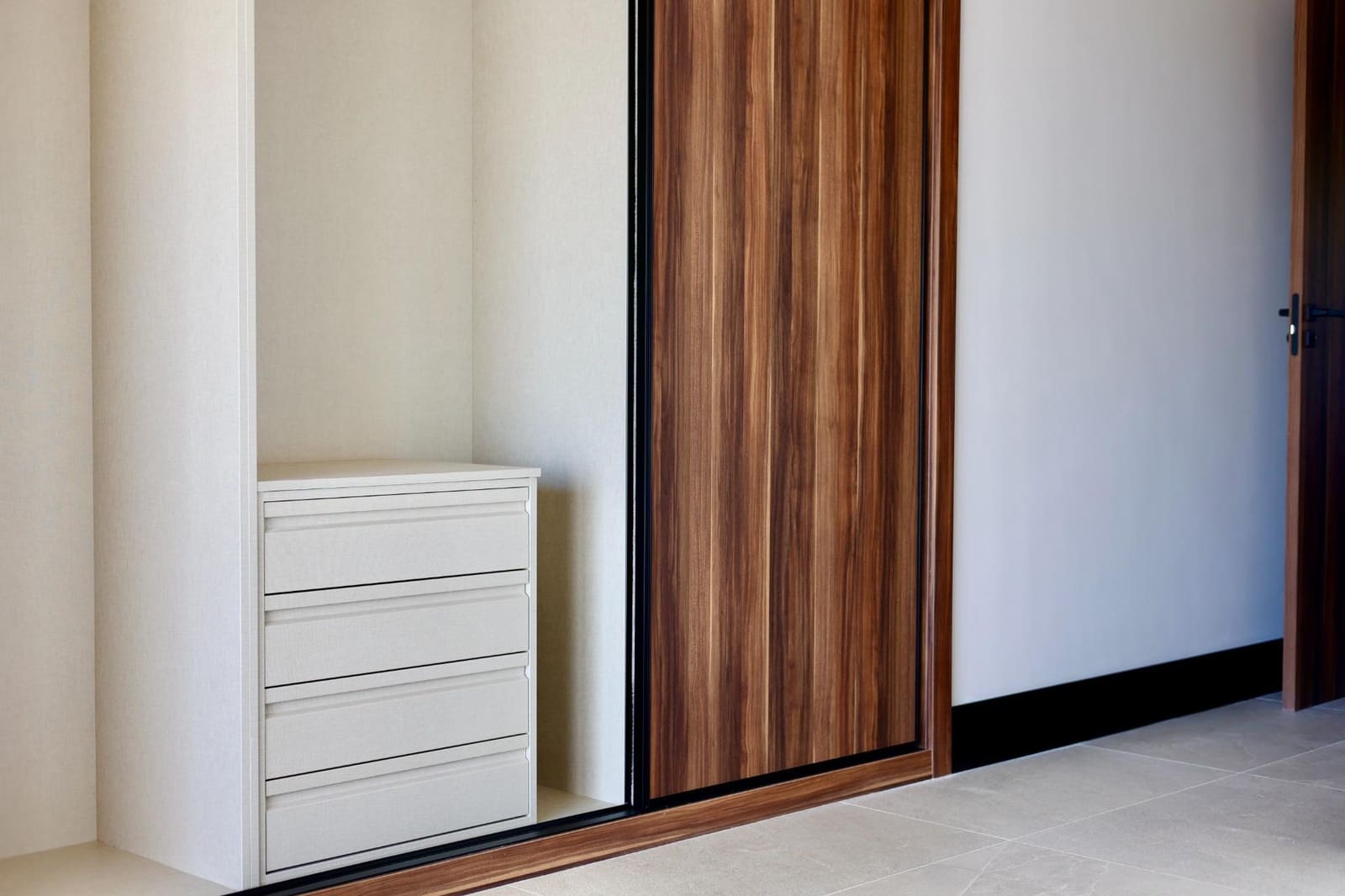 2 bedroom Flat for sale in Nueva Andalucia with pool garage - € 800,000 (Ref: 9630087)