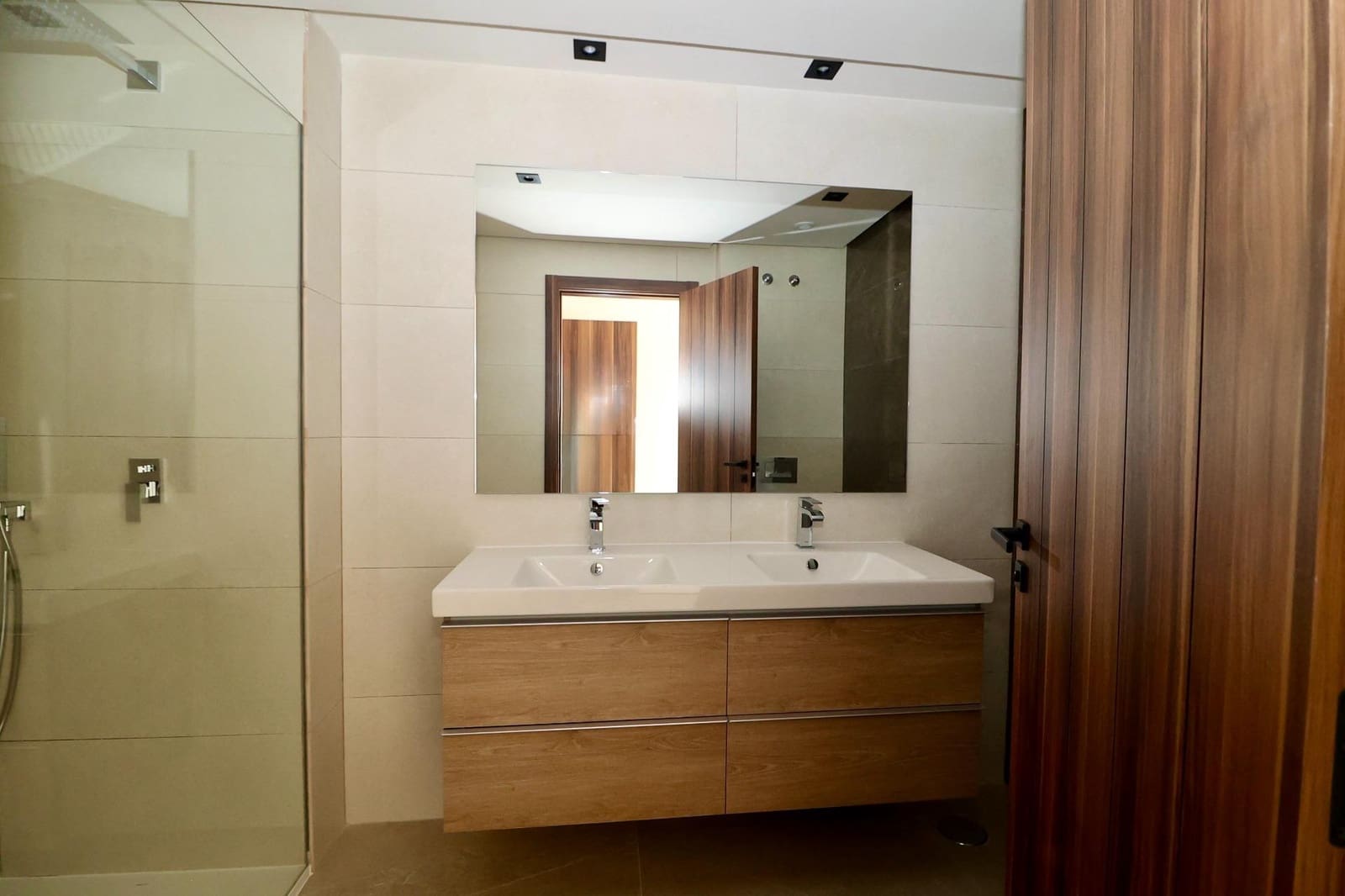 2 bedroom Flat for sale in Nueva Andalucia with pool garage - € 800,000 (Ref: 9630087)