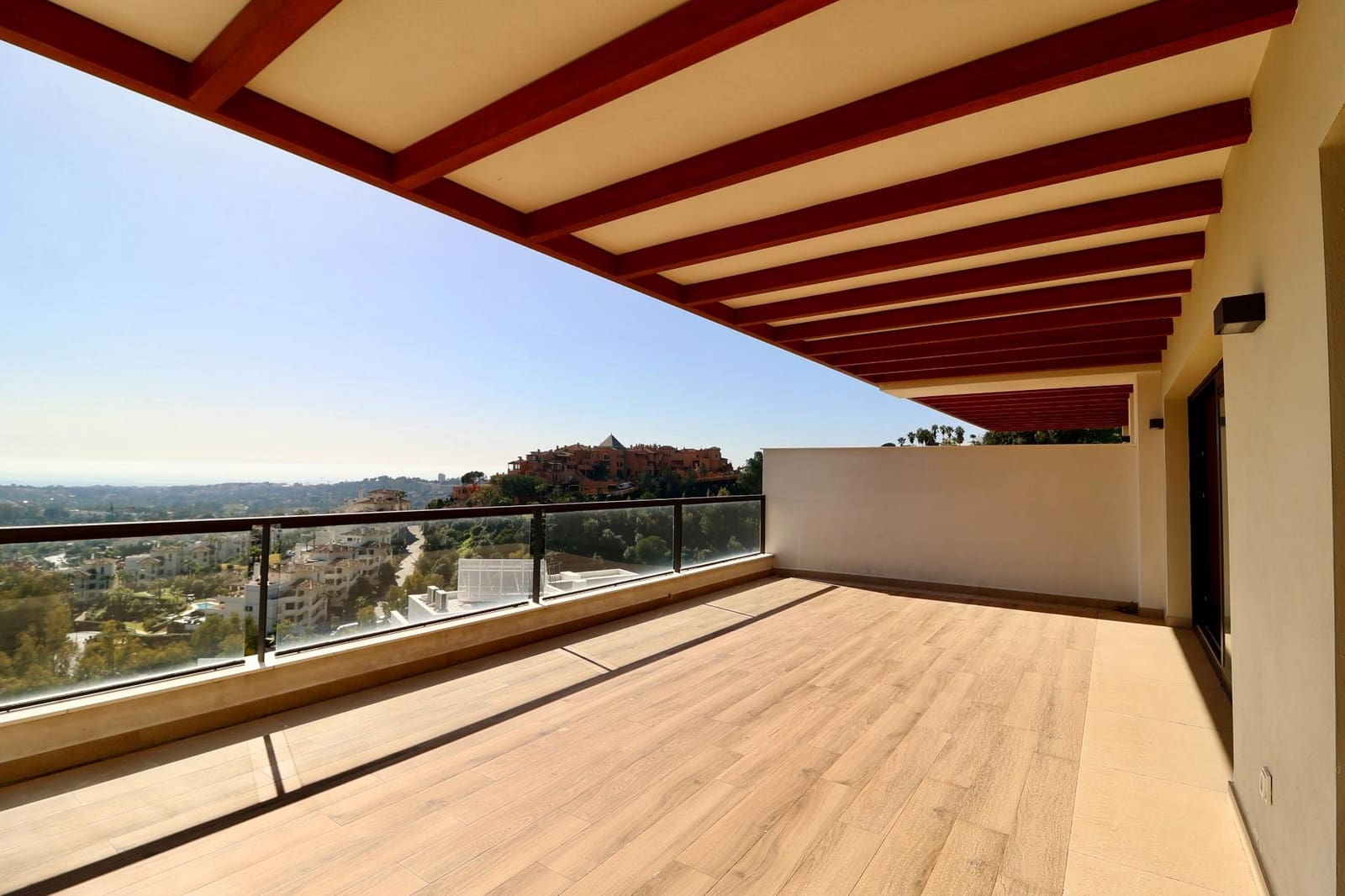 2 bedroom Flat for sale in Nueva Andalucia with pool garage - € 800,000 (Ref: 9630087)